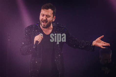 Cesare Cremonini'nın İstanbul Konseri: İtalyan Romantizminin ve Rock Müziğinin Birleşimi!